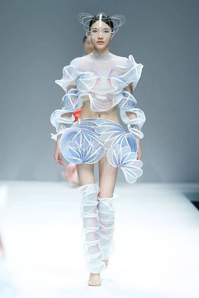 中国学院派服装设计毕业作品创意集 传统与现代的融合探索